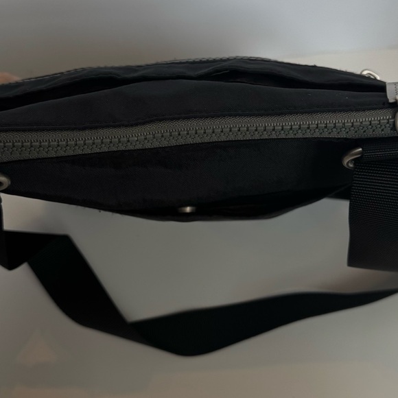 Baggillini Comrade 3-Zip Crossbody bag black - Picture 4 of 11